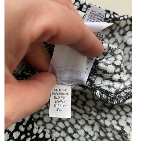 Sz XSm / Black & White Romper - Picture 6 of 6